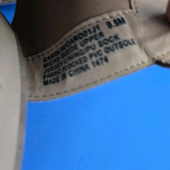 MADDEN GIRL Women's Carolin Block Heel Sandals Nude Beige Micro Suede Size 9.5M - Picture 9 of 11